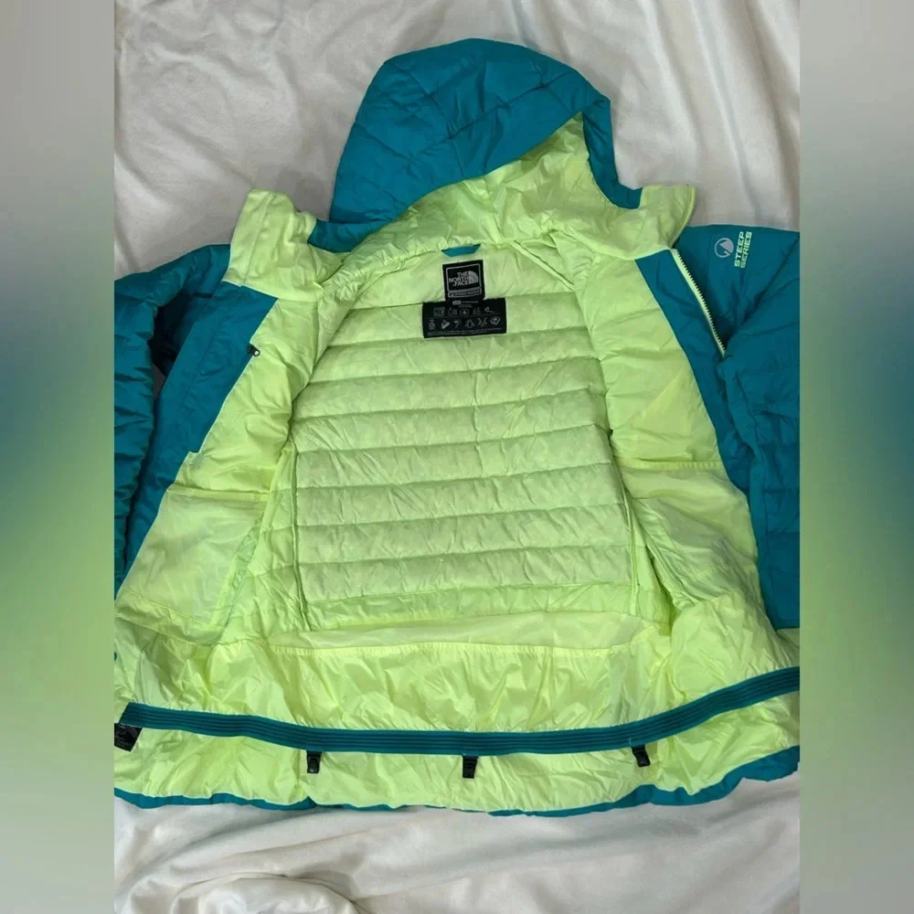 The North Face Women's Blue Ski Jacket - Picture 12 of 16